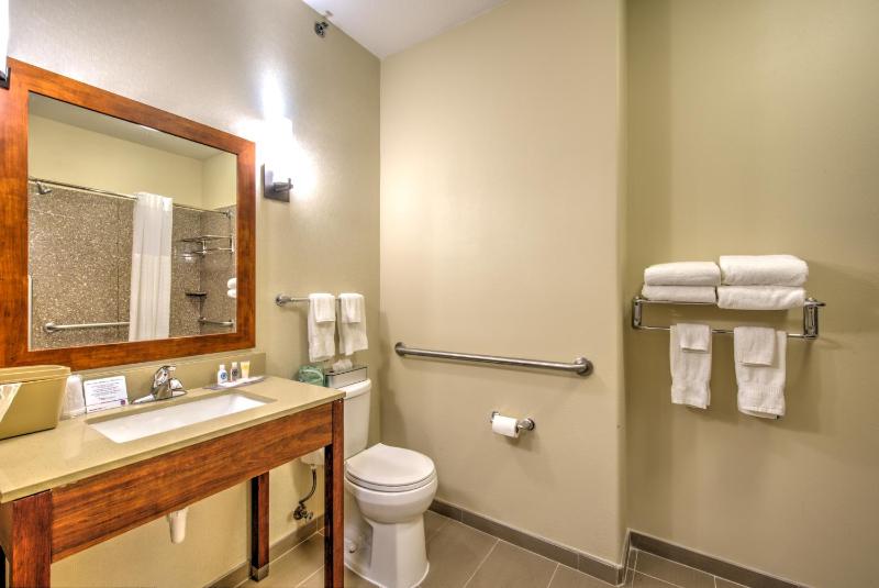 Queen Suite with Two Queen Beds image 3
