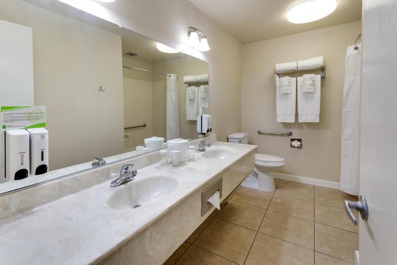 Queen Room with Two Queen Beds with Kitchenette image 2
