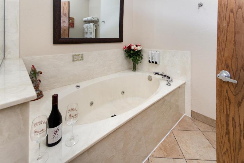 King Suite with Spa Bath image 3