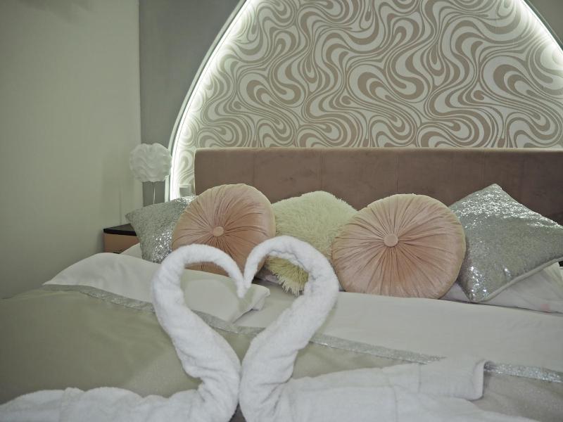 Standard Queen Room image 4
