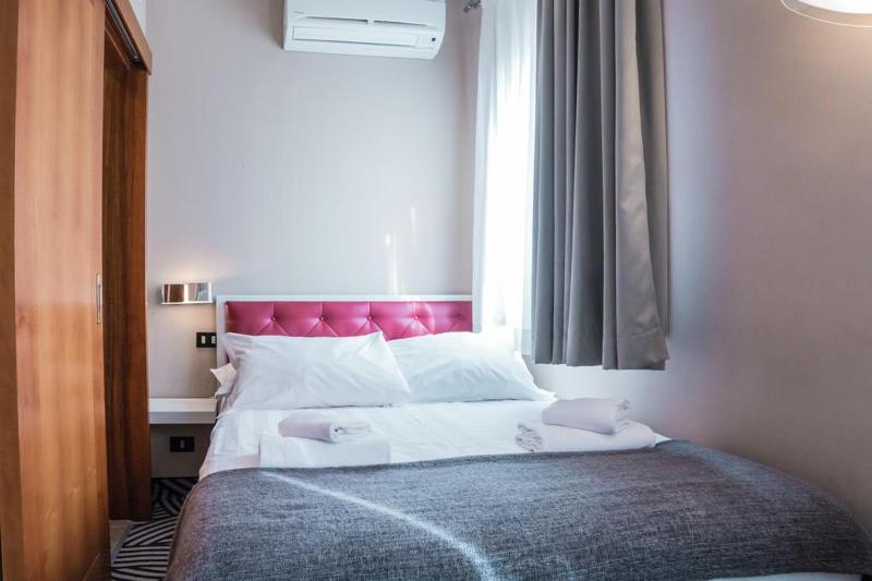 Single Room image 4
