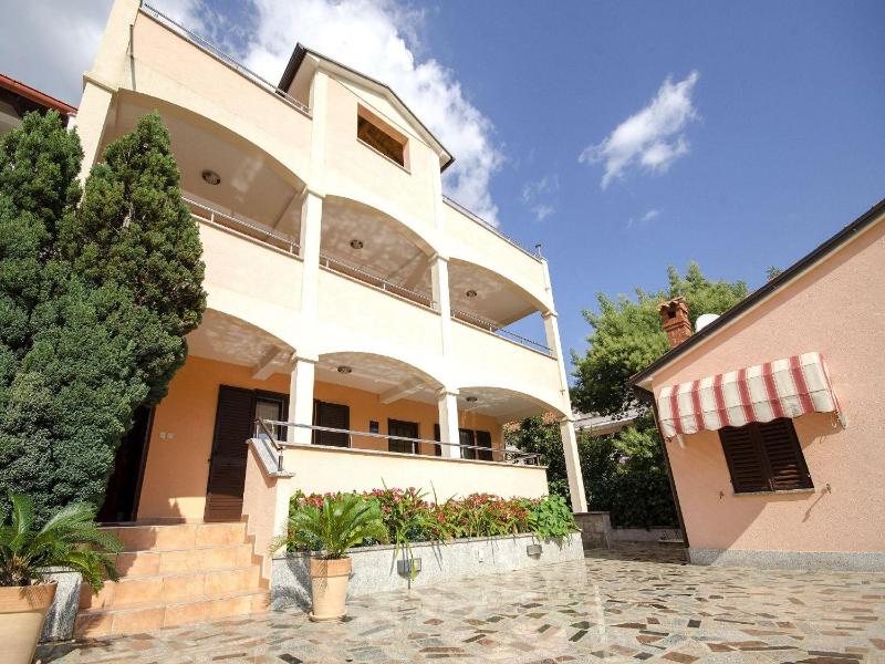 Apartments Folo - image 16