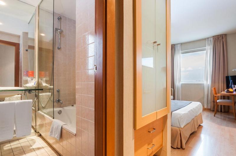 Double or Twin Room with Parking and WiFi Included image 2