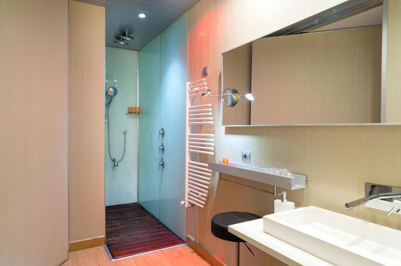 Double Room with Spa Access image 4