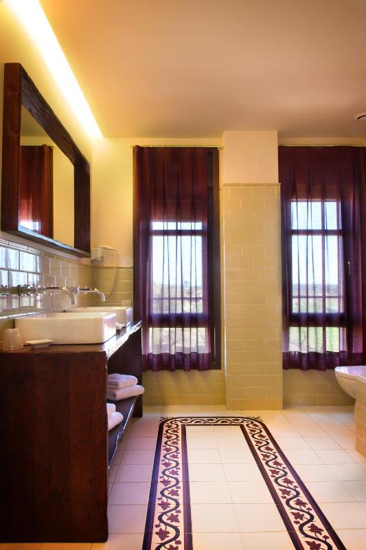 Standard Double Room image 3