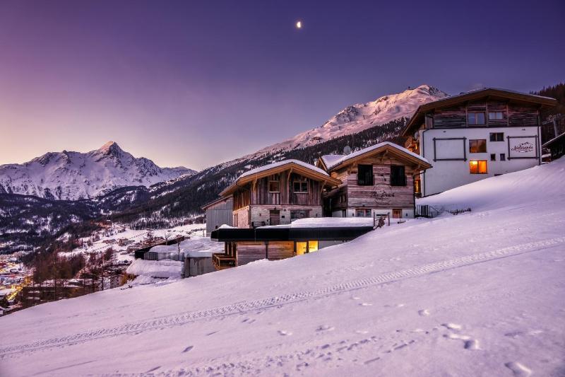 Two-Bedroom Chalet image 2