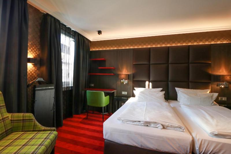 Double Room image 4