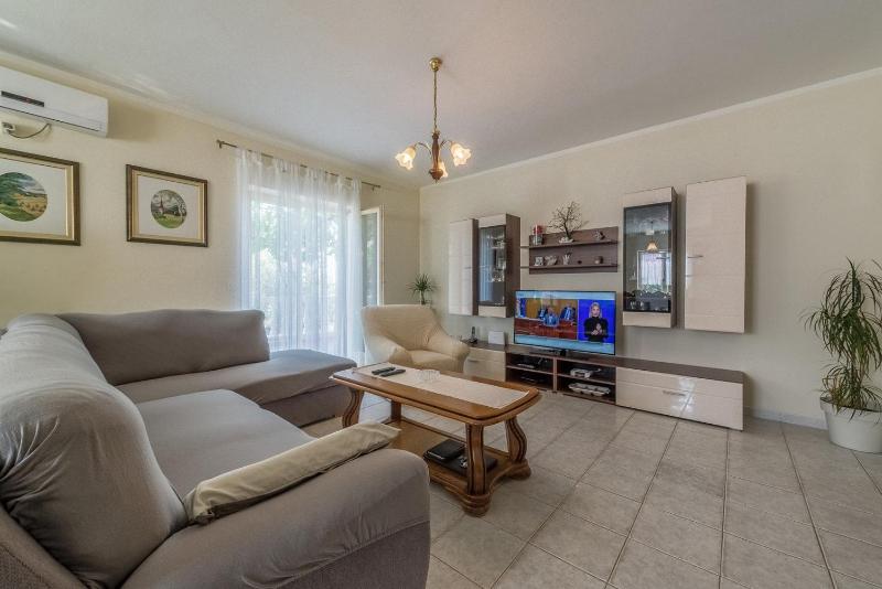 Apartment image 2