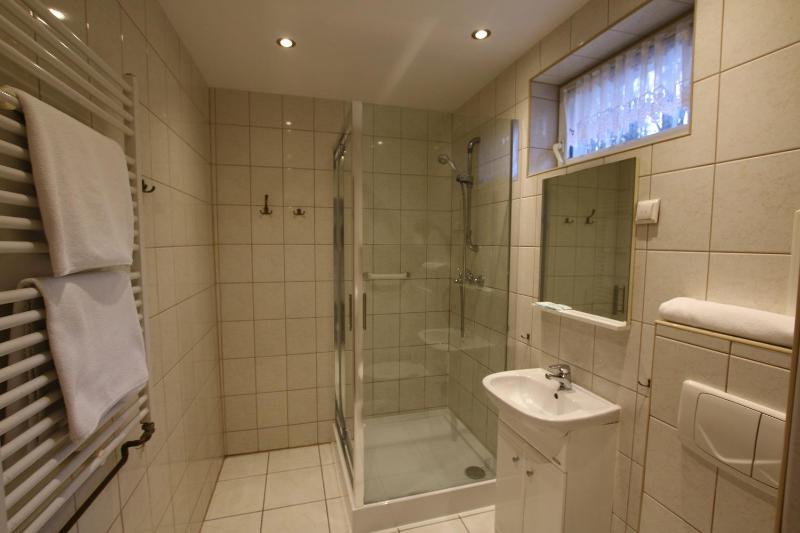 Small Double Room image 3