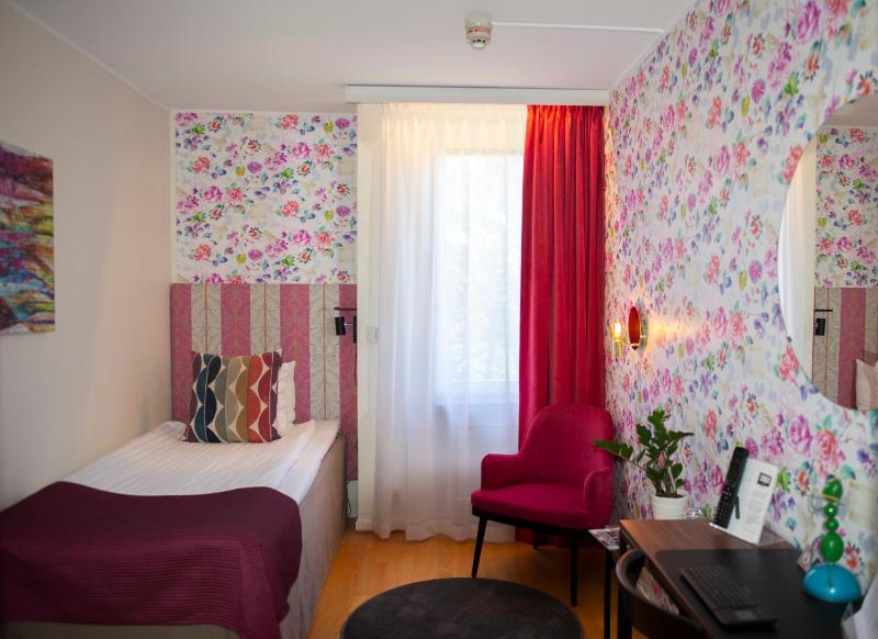 Single Room image 3