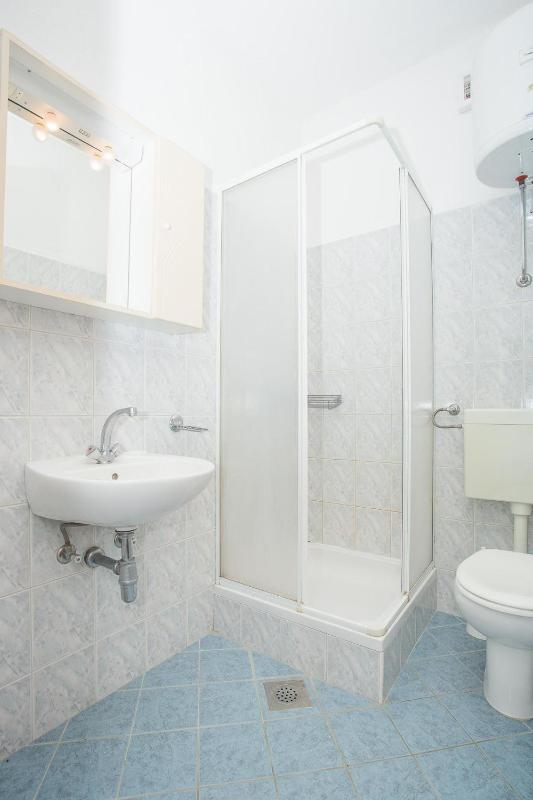 Apartments Nuic - image 9
