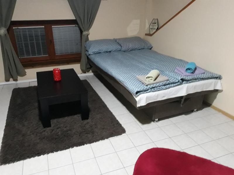 Twin Room with Bathroom image 3