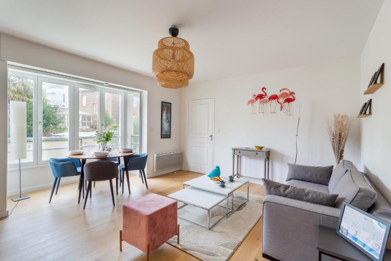 One-Bedroom Apartment image 4