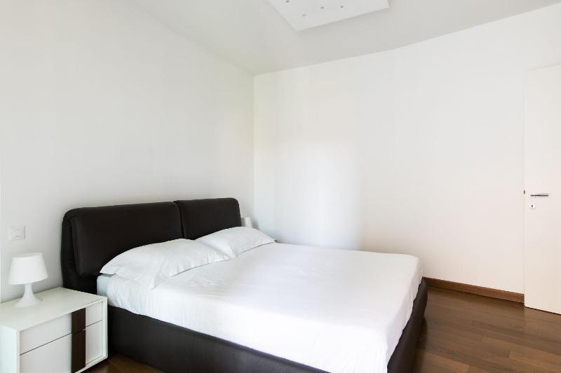 One-Bedroom Apartment image 2