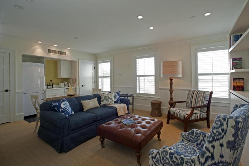 Deluxe King Suite image 3