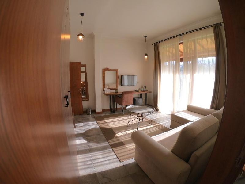 Corner Suite image 3
