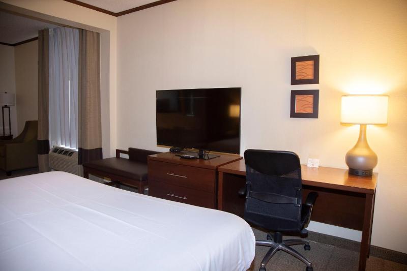 King Room - Accessible/Non-Smoking image 3