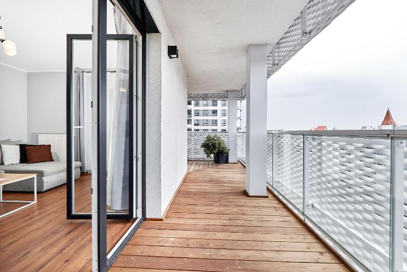 Apartment Wroclaw Sikorskiego with FREE GARAGE by Renters Prestige - image 2