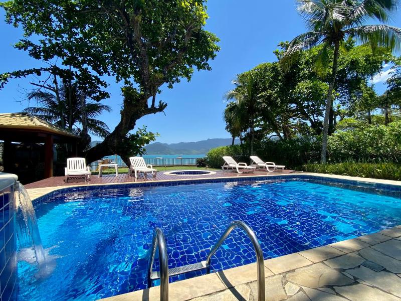 Magnífica casa pé na areia 4 suítes c/ ar e piscina - image 9