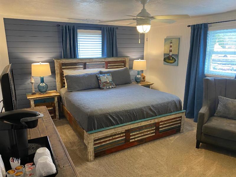 King Room image 3