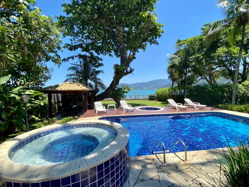 Magnífica casa pé na areia 4 suítes c/ ar e piscina - image 26