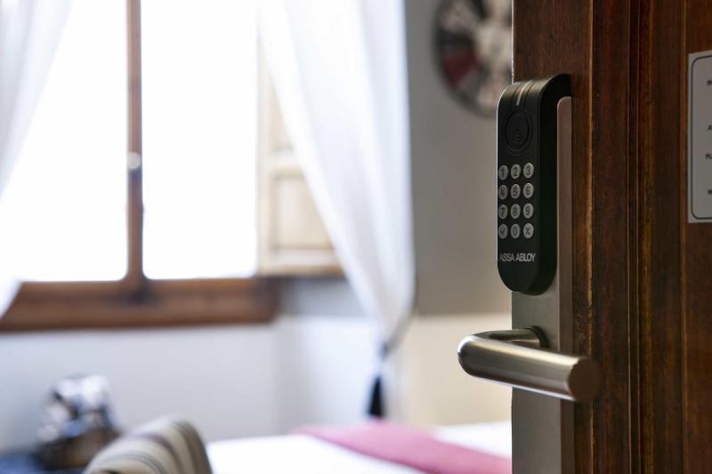 Standard Double Room image 3