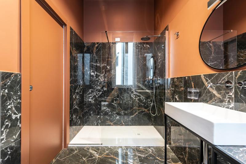 Deluxe Double Room image 3