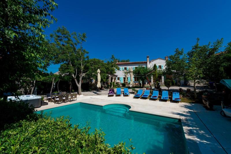 Villa image 3
