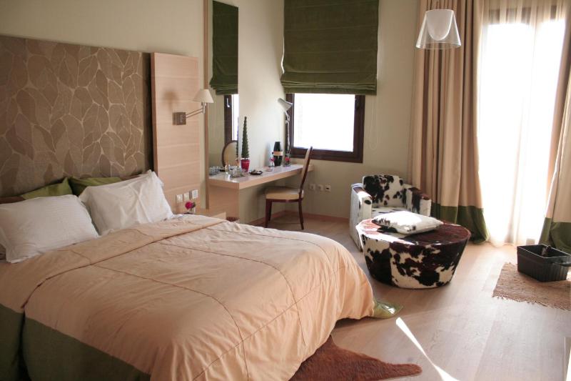 Deluxe Double Room with Fireplace and Forest View image 1