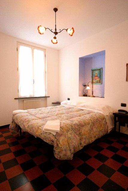 Double Room image 4