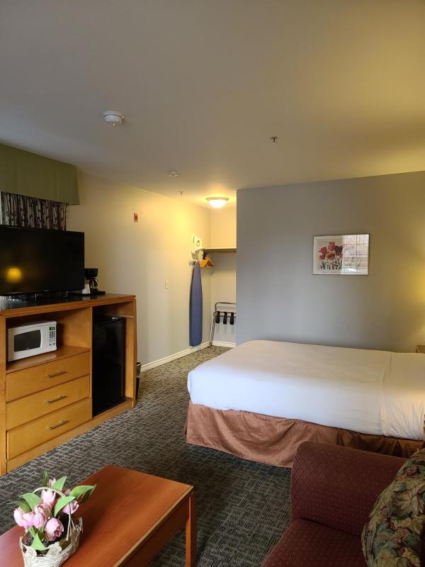 Queen Room image 3