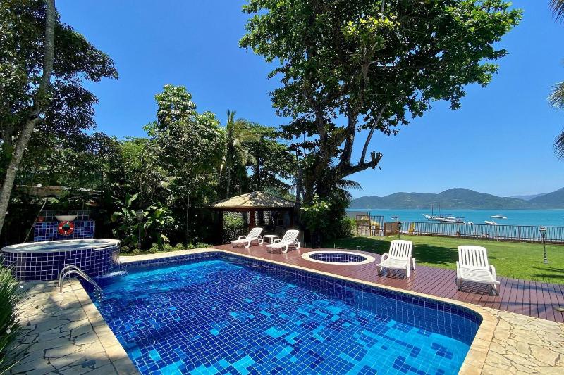 Magnífica casa pé na areia 4 suítes c/ ar e piscina - image 42