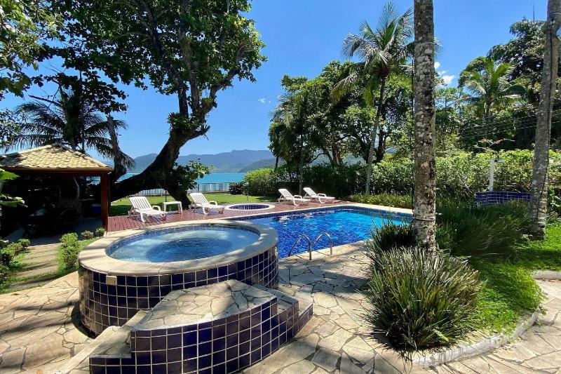 Magnífica casa pé na areia 4 suítes c/ ar e piscina - image 32