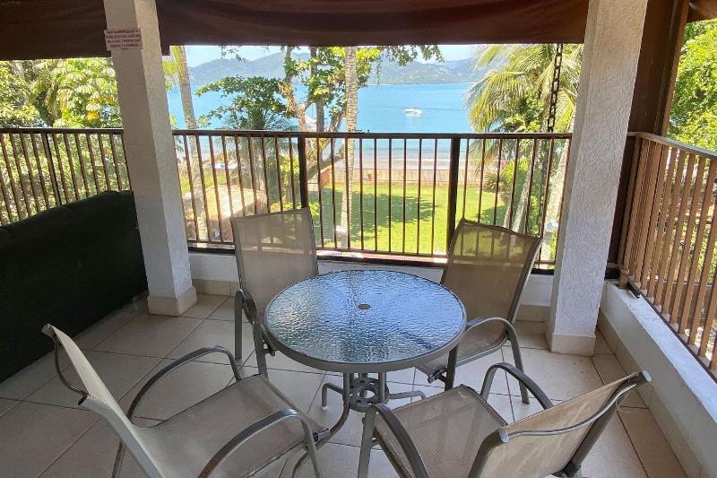 Magnífica casa pé na areia 4 suítes c/ ar e piscina - image 16