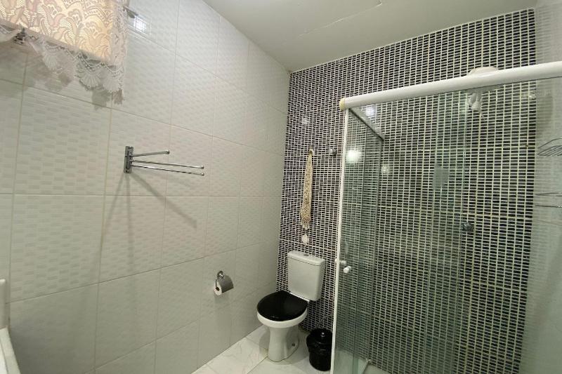 Magnífica casa pé na areia 4 suítes c/ ar e piscina - image 3