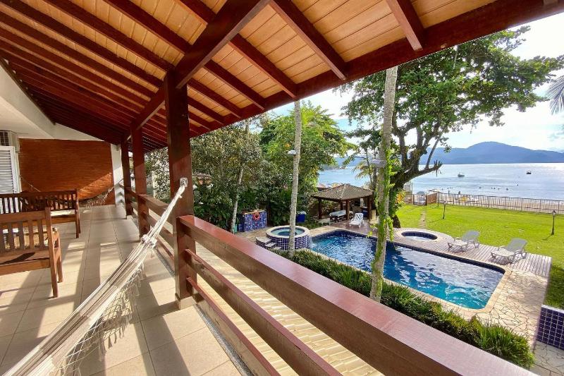 Magnífica casa pé na areia 4 suítes c/ ar e piscina - image 36