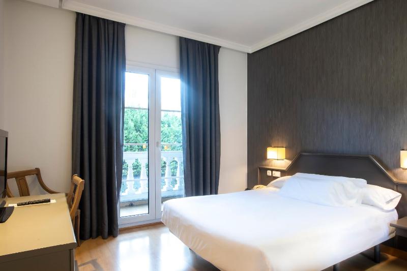 Double Room with Balcony image 1