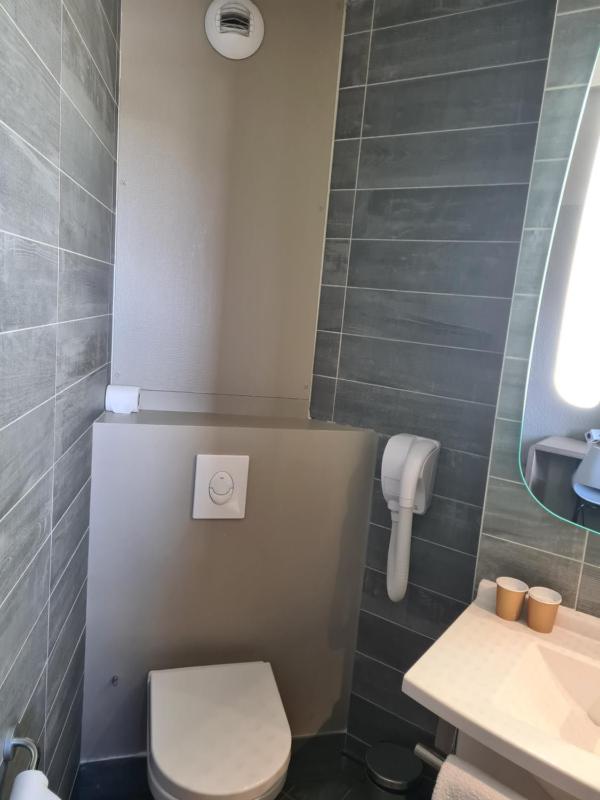 Standard Double Room image 3