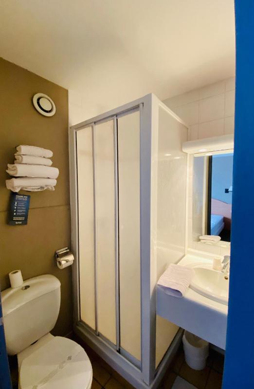 Twin Room image 2