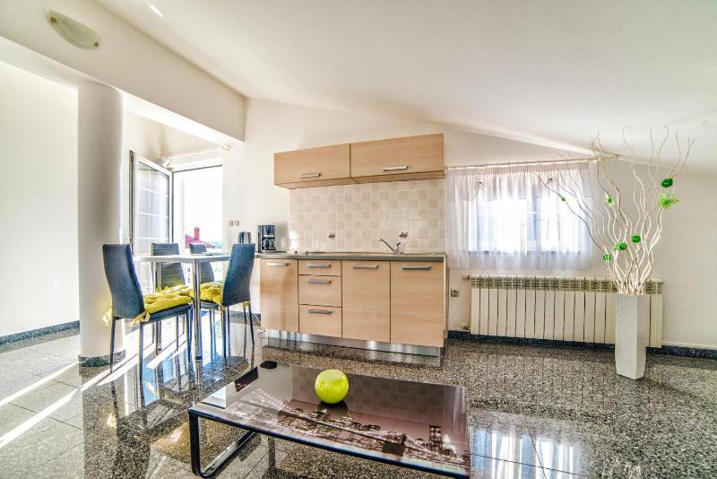 Apartment image 2