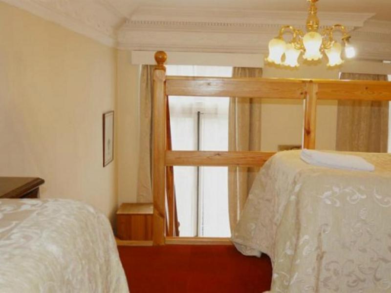 Standard Family Room image 4