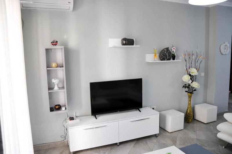 One-Bedroom Apartment image 1