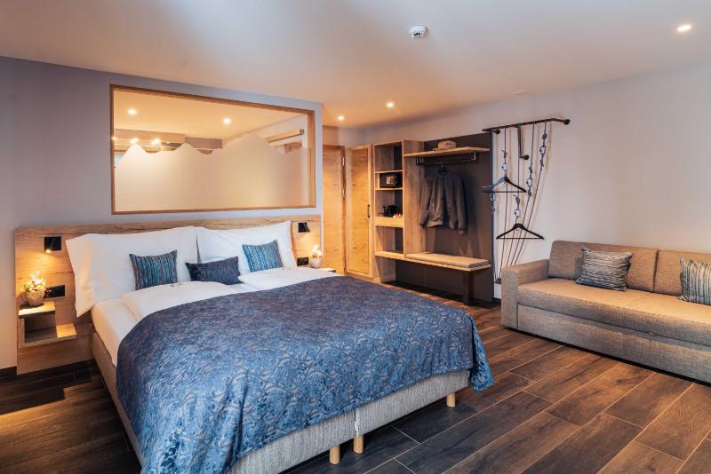 Premium Double Room Panorama image 4