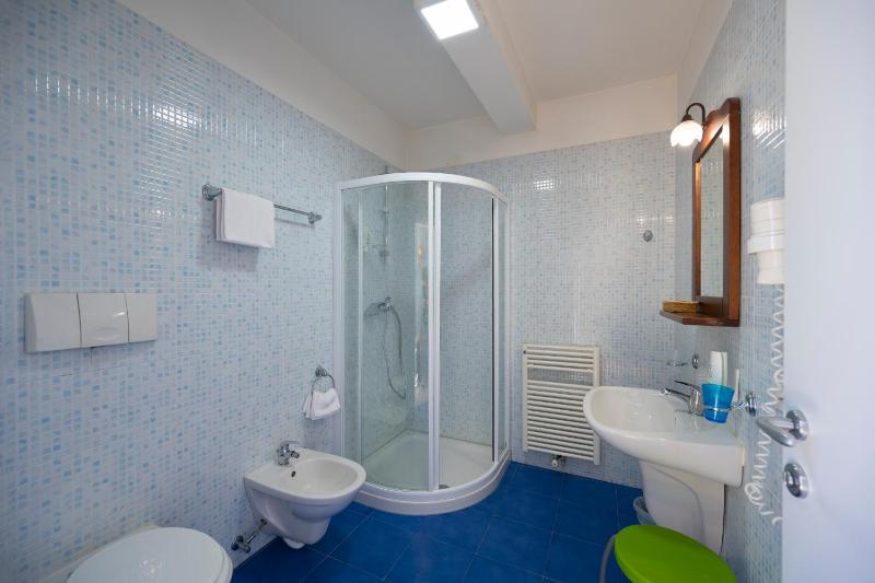 Double Room image 2