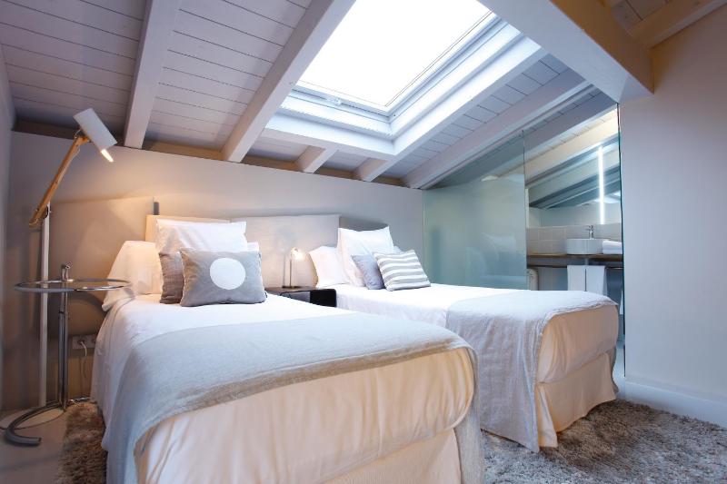 Double or Twin Room image 4
