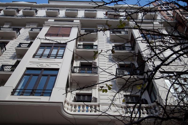 One-Bedroom Apartment image 4