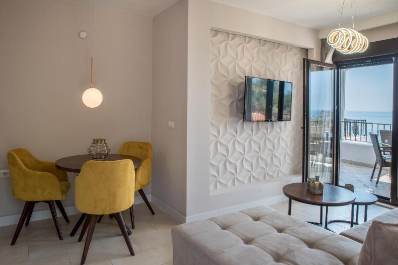One-Bedroom Apartment with Balcony image 3