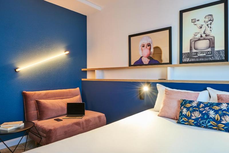 Standard Double Room with Sofa Bed image 2