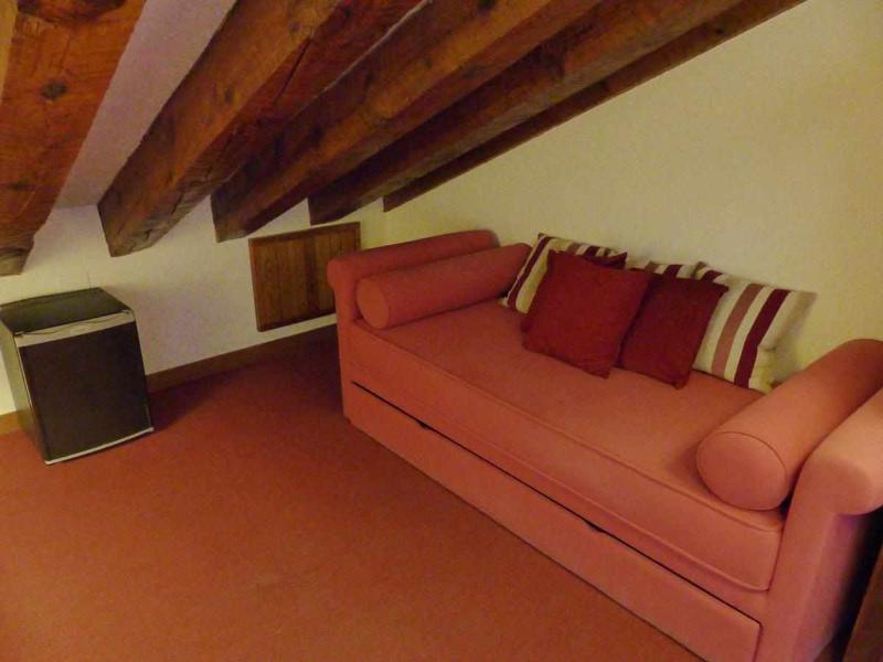 Deluxe Suite with Spa Bath image 3