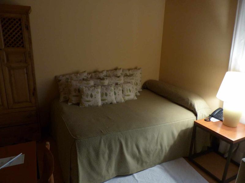 Single Room image 3